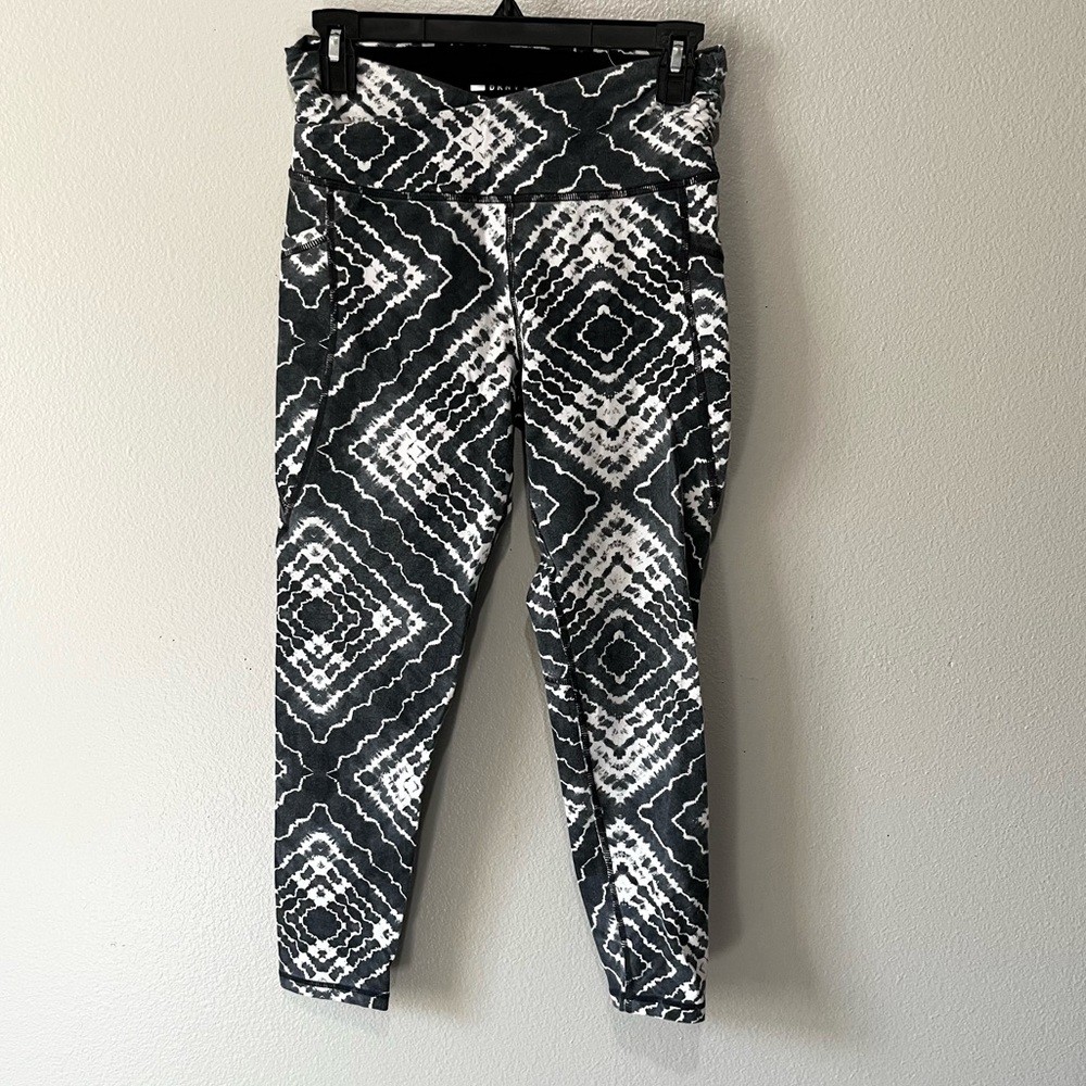 DKNY-Geometric Black and White Leggings Size M